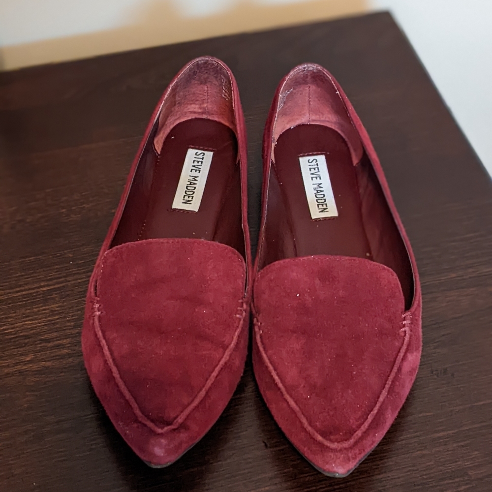 Steve Madden Feather Almond Toe Flats